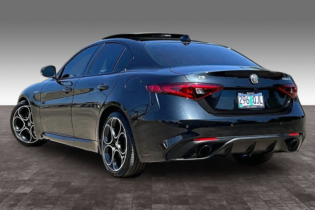 Used 2022 Alfa Romeo Giulia Veloce RWD image 12