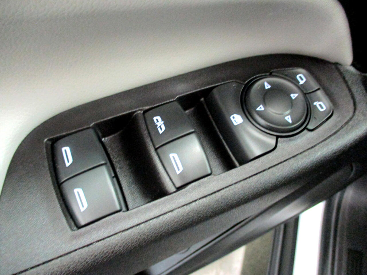 Used 2021 Chevrolet Equinox LT w/ Driver Convenience Package image 15