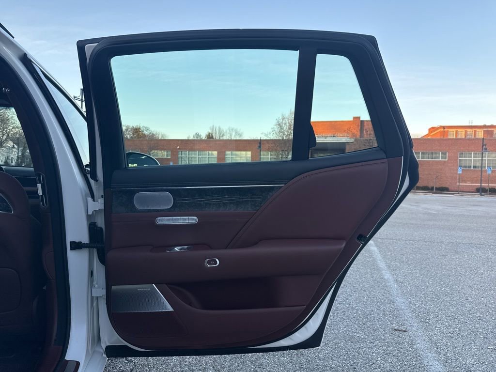 Used 2025 Genesis G90 3.5T image 30