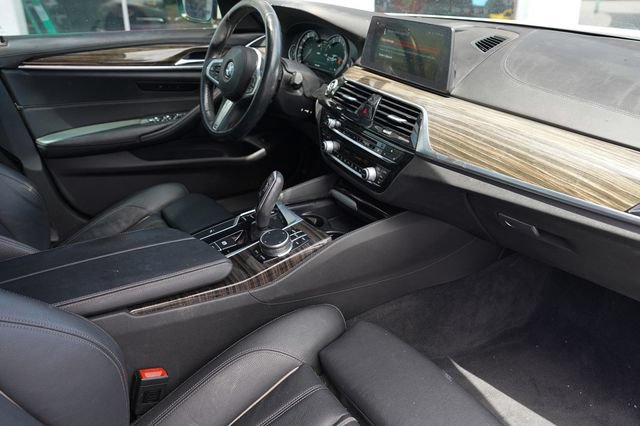 Used 2018 BMW 540i w/ M Sport Package RWD image 20