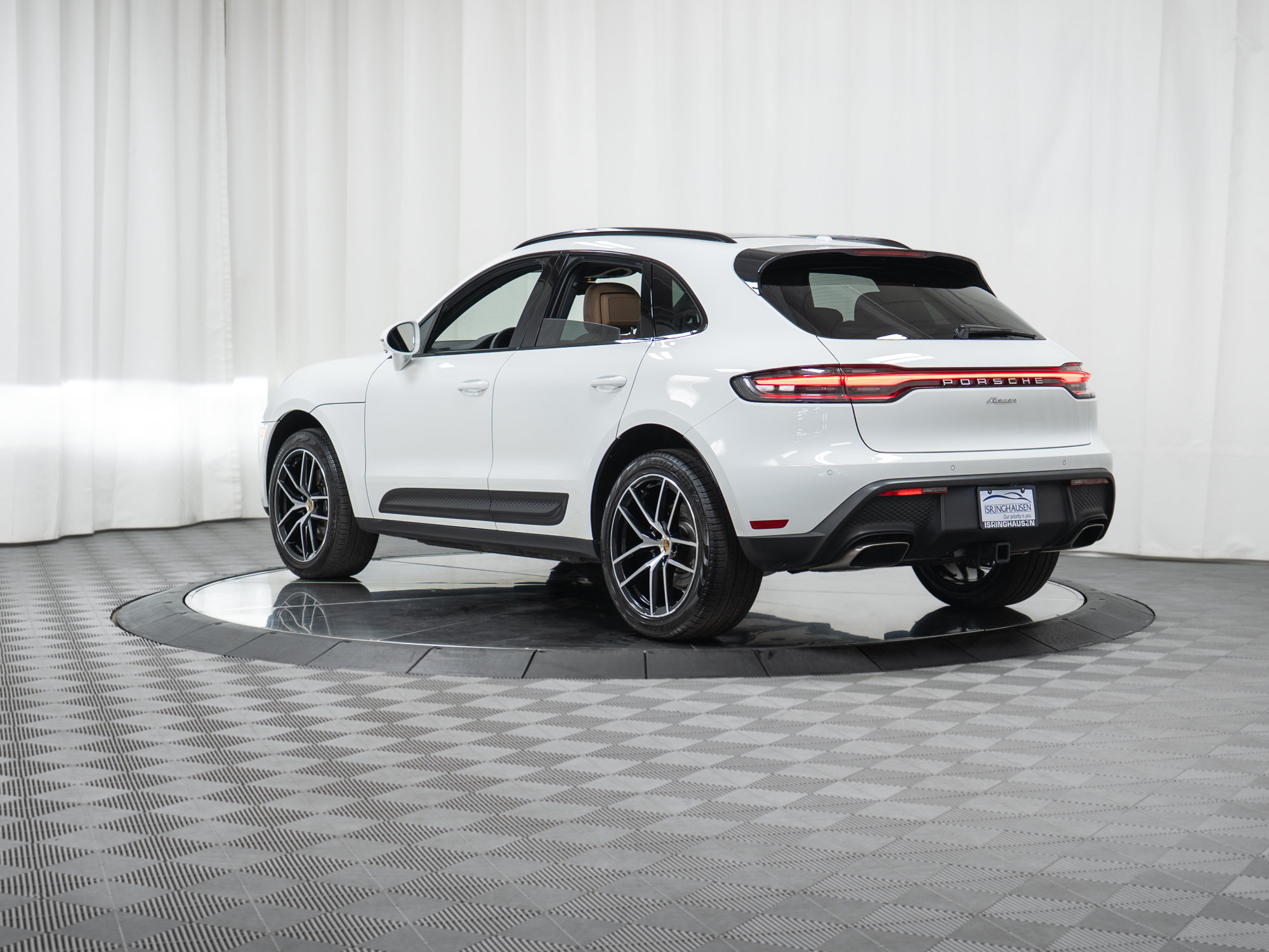 Certified 2022 Porsche Macan AWD/4WD image 30