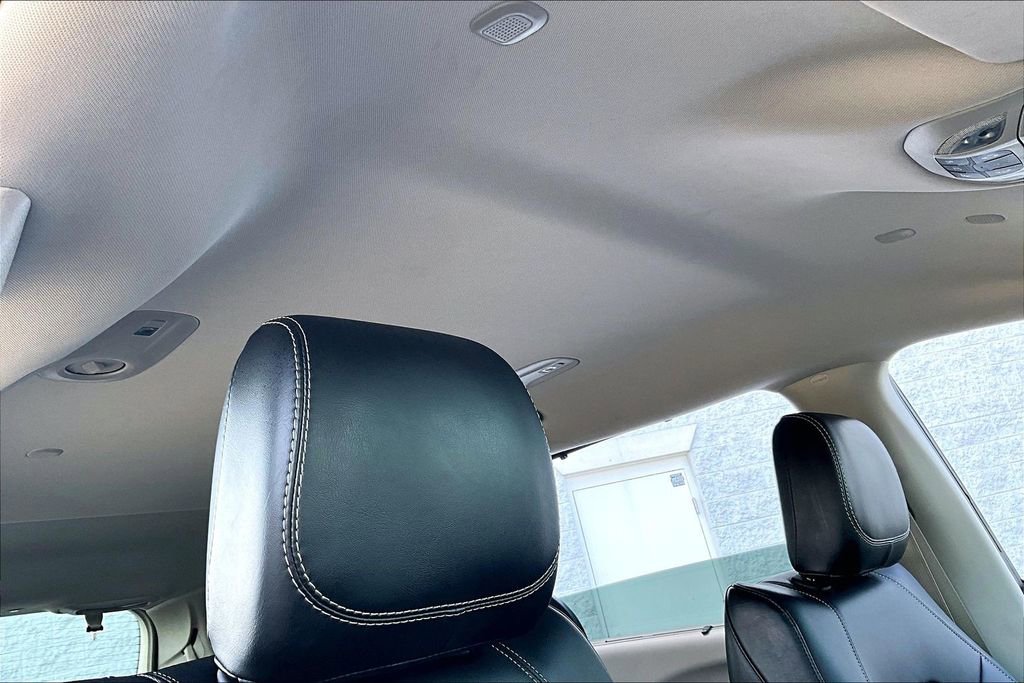 Used 2024 Chrysler Pacifica Touring-L FWD image 25