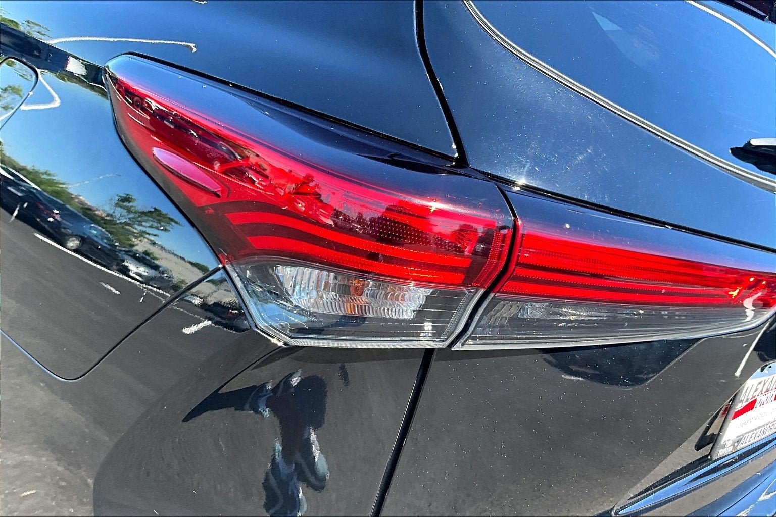 Used 2021 Toyota Highlander XLE AWD/4WD image 29