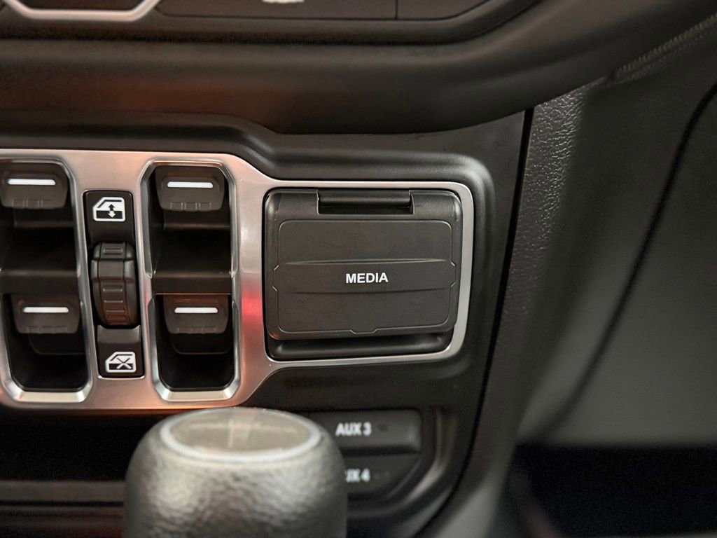 Used 2023 Jeep Gladiator Willys image 17