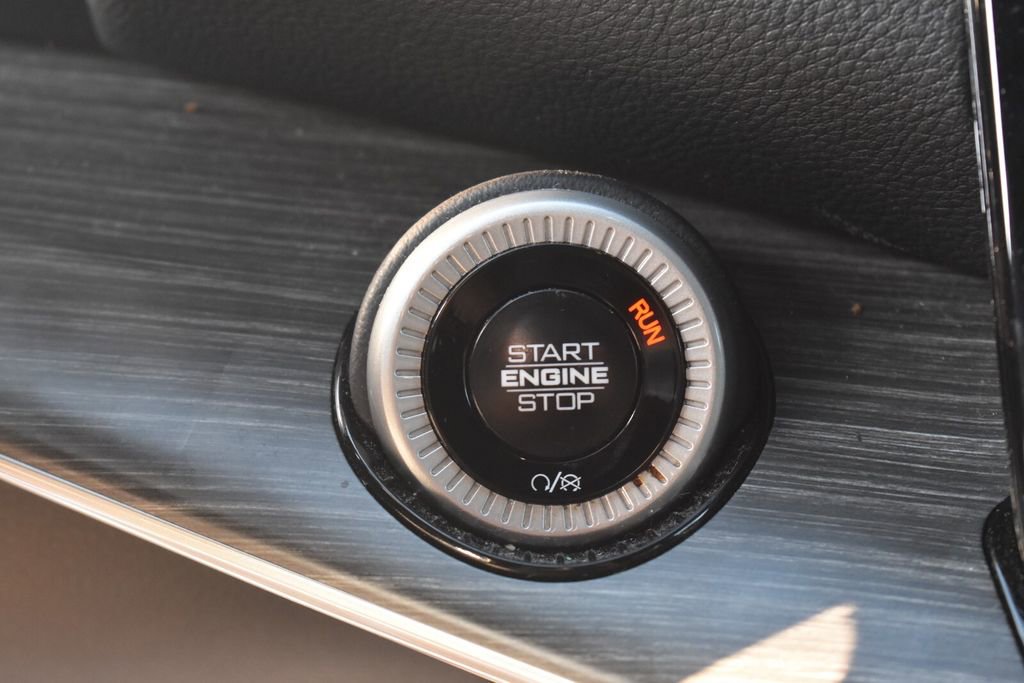 Used 2024 Jeep Wagoneer Series III AWD/4WD image 37