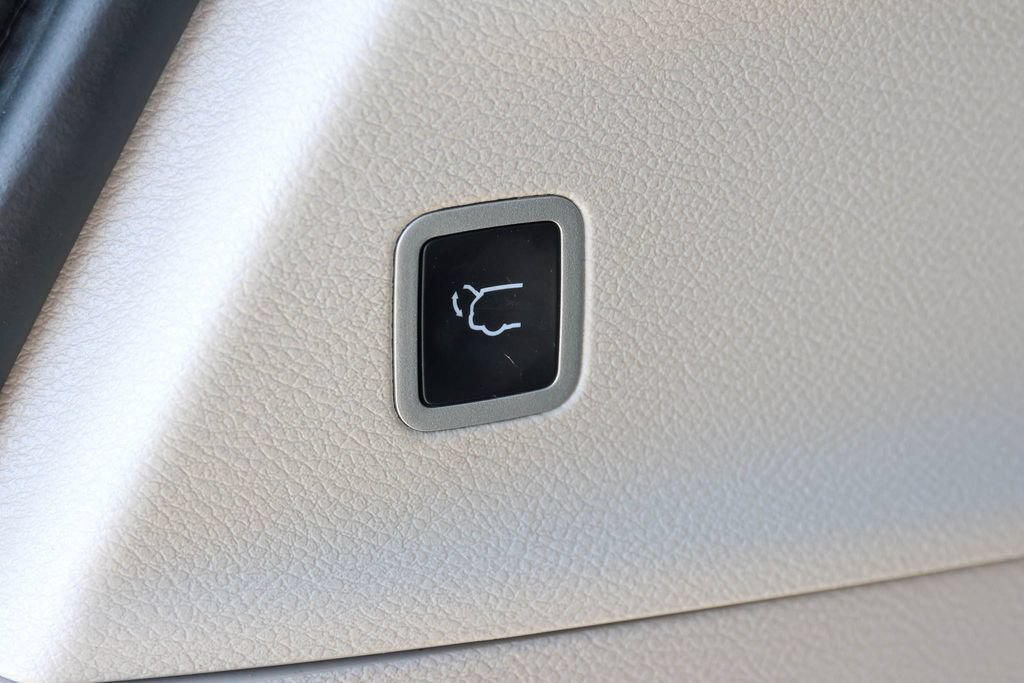 Used 2024 Chrysler Pacifica Touring-L FWD image 32