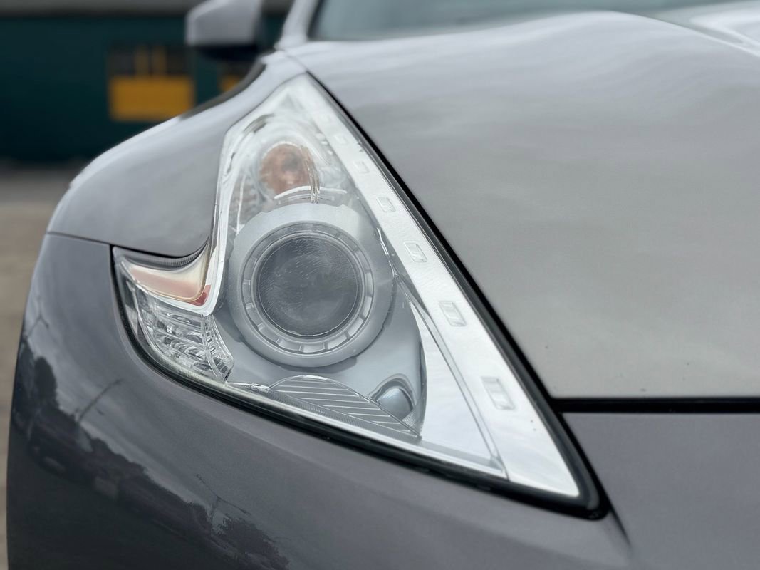 Used 2009 Nissan 370Z Touring w/ Sport Pkg RWD image 9