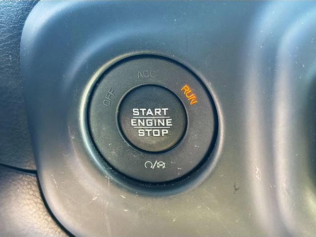 Used 2019 Jeep Wrangler Unlimited Sahara image 32