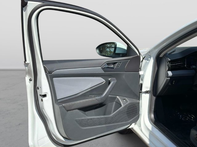 New 2027 Volkswagen Jetta SE FWD image 15