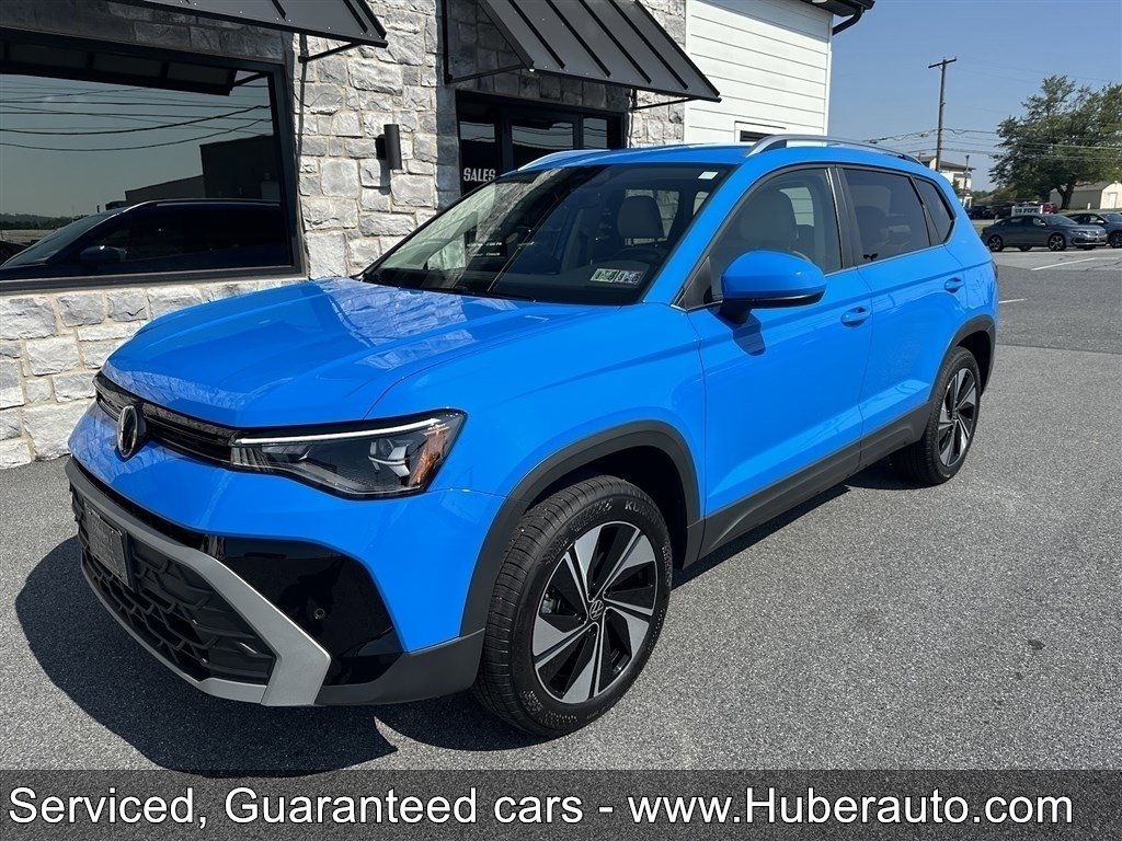 Used 2025 Volkswagen Taos SE image 1