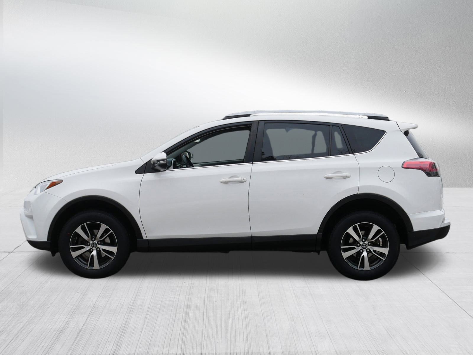 Used 2018 Toyota RAV4 XLE image 4