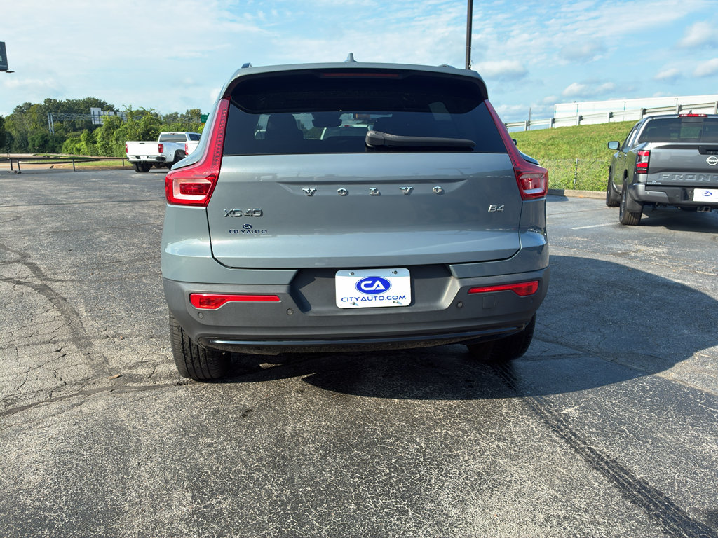 Used 2023 Volvo XC40 B4 Ultimate FWD image 6