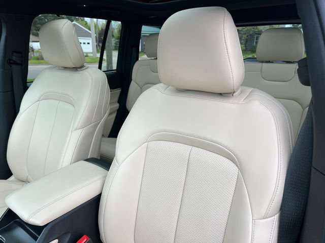 Used 2024 Jeep Grand Cherokee Limited w/ Luxury Tech Group II AWD/4WD image 14