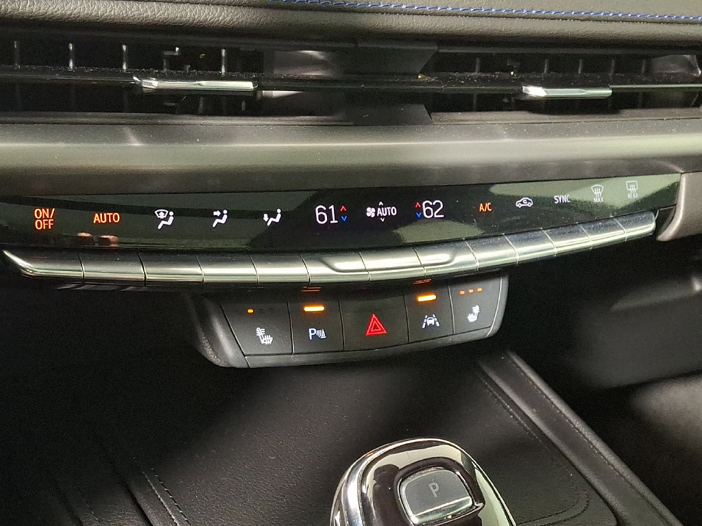 Certified 2024 Cadillac XT4 Sport w/ Cold Weather Package AWD/4WD image 18