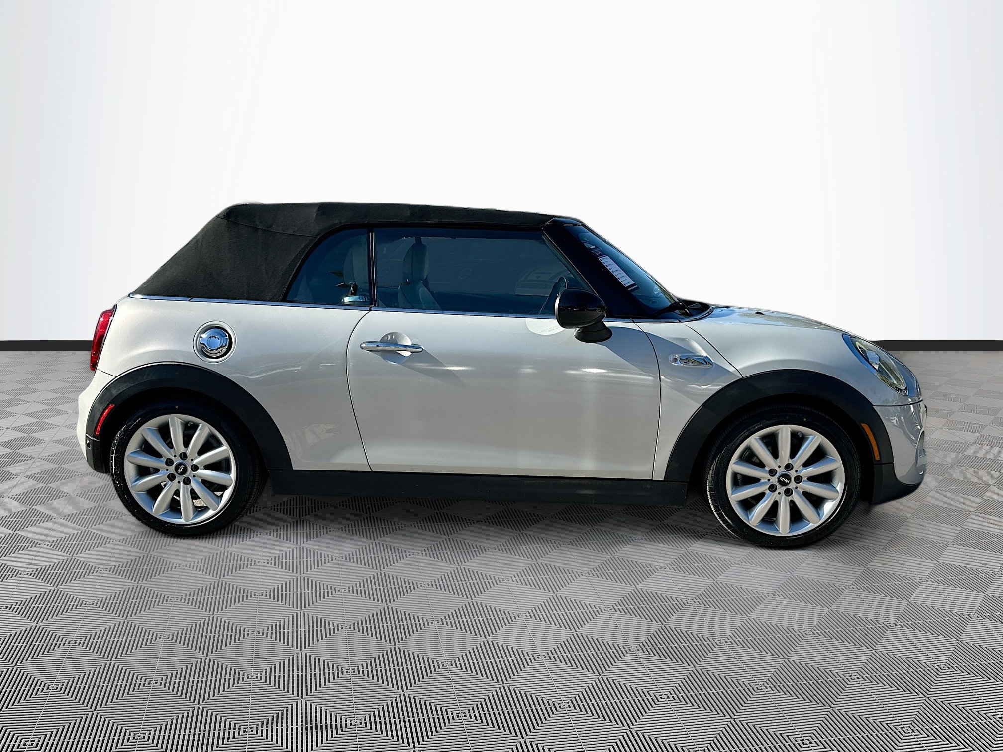 Used 2019 MINI Cooper S w/ Signature Upholstery Package image 8