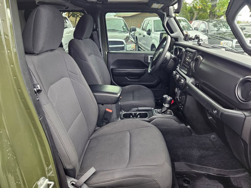 Used 2023 Jeep Gladiator Sport AWD/4WD image 16