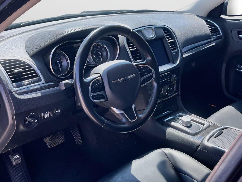 Used 2021 Chrysler 300 Touring L RWD image 9