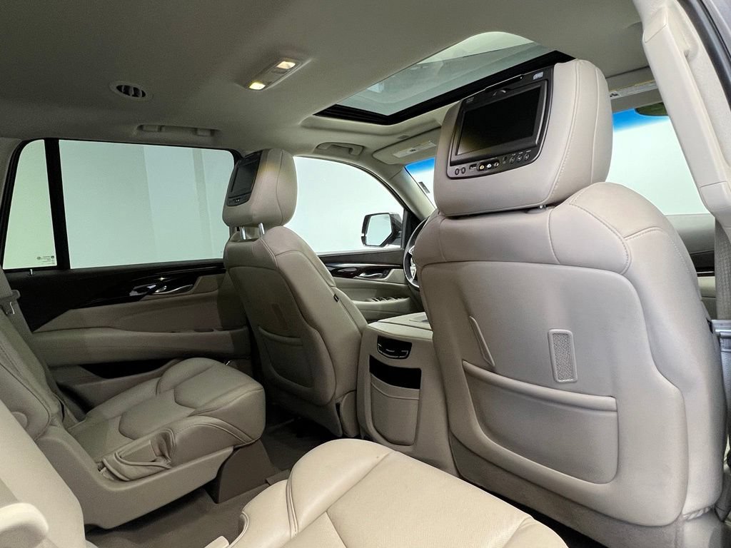 Used 2017 Cadillac Escalade Luxury AWD/4WD image 9