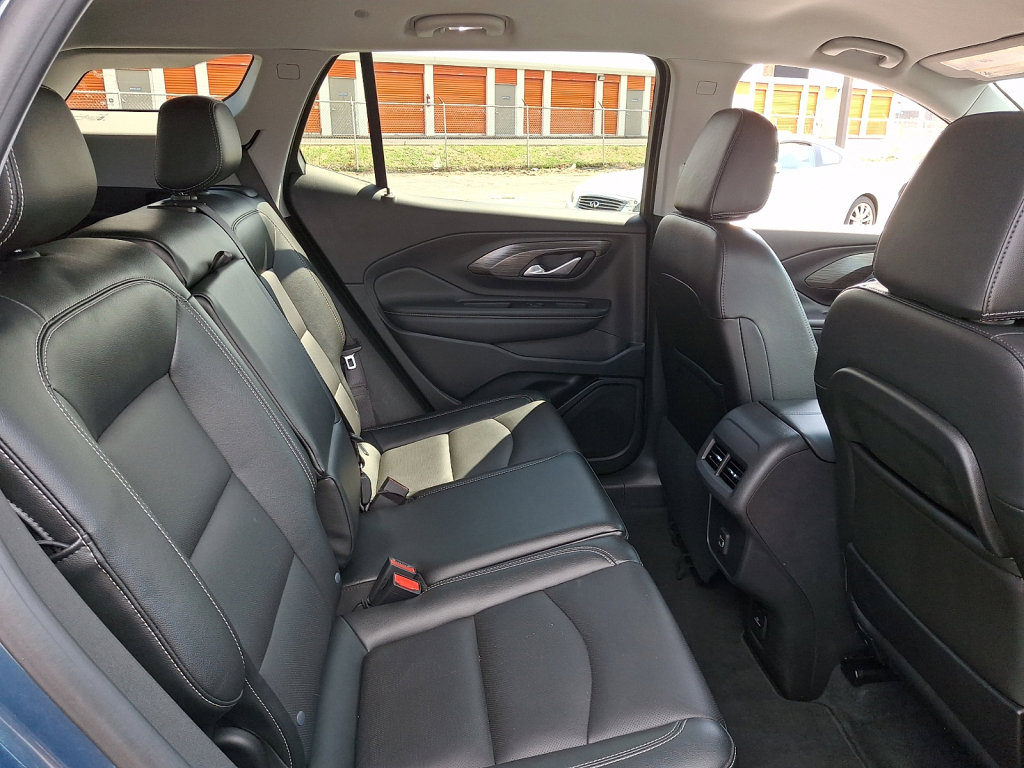 Used 2024 GMC Terrain SLT image 15
