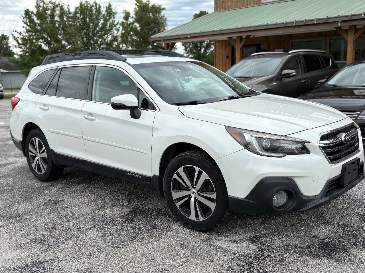 Used 2019 Subaru Outback 2.5i Limited AWD/4WD image 3