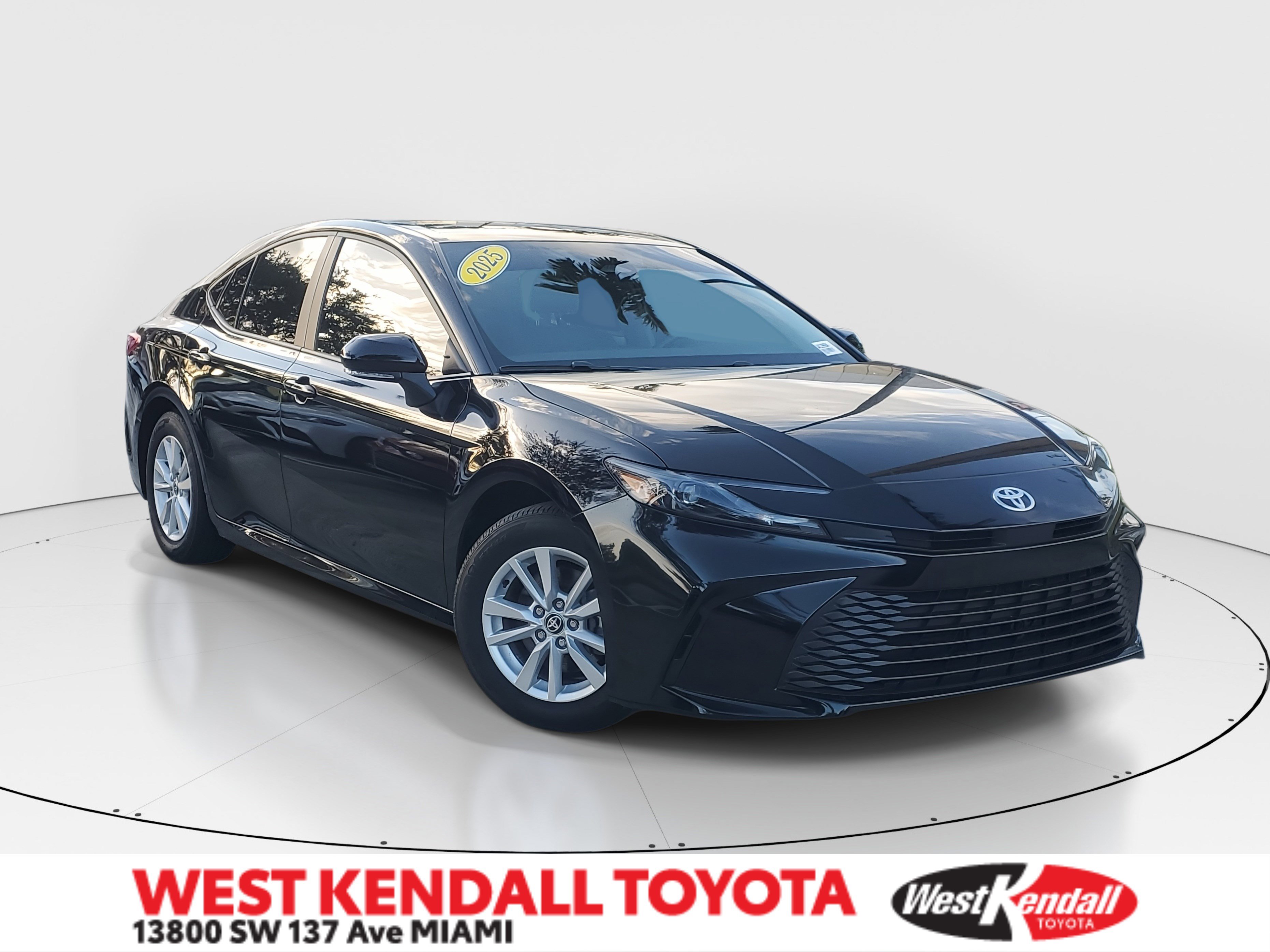 Used 2025 Toyota Camry LE image 1