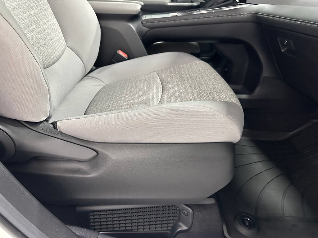 Used 2025 Toyota Sienna LE FWD image 58