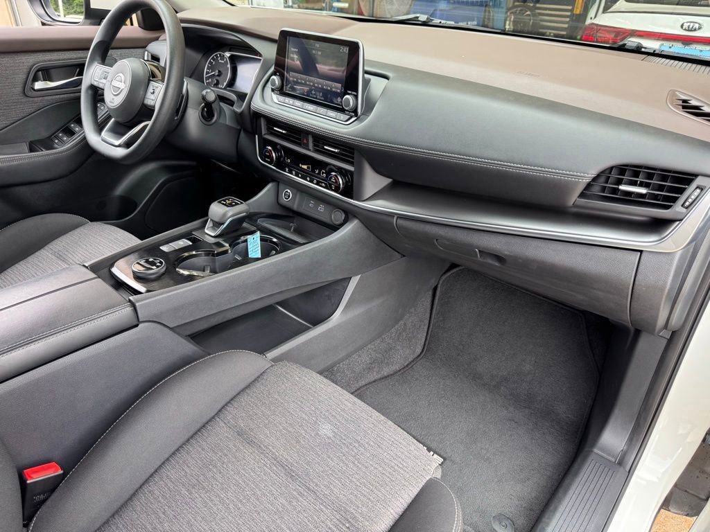 Used 2023 Nissan Rogue SV image 16