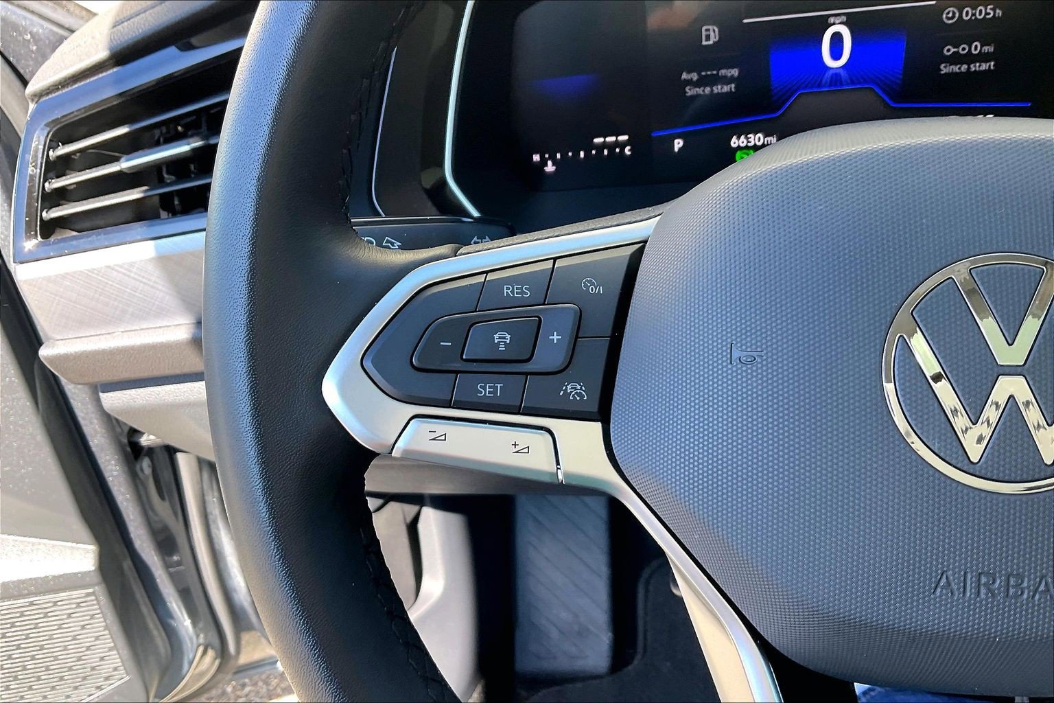 Certified 2024 Volkswagen Jetta SE w/ Panoramic Sunroof Package image 18