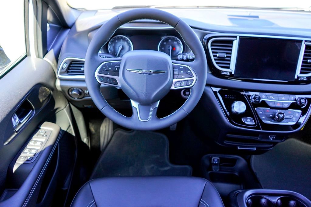 New 2026 Chrysler Voyager LX FWD image 21