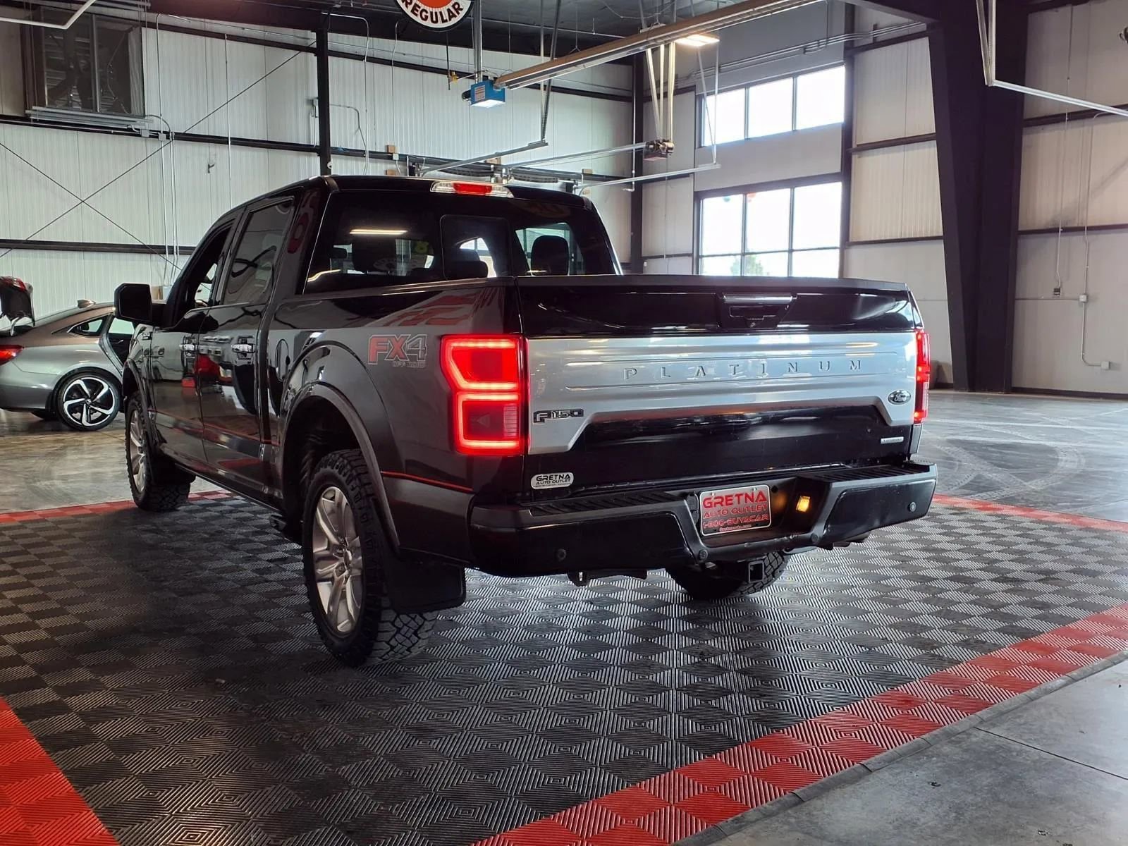 Used 2018 Ford F150 Platinum w/ Technology Package AWD/4WD image 4