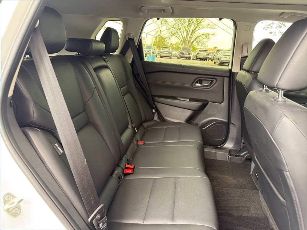 Used 2024 Nissan Rogue SV w/ SV Premium Package image 51