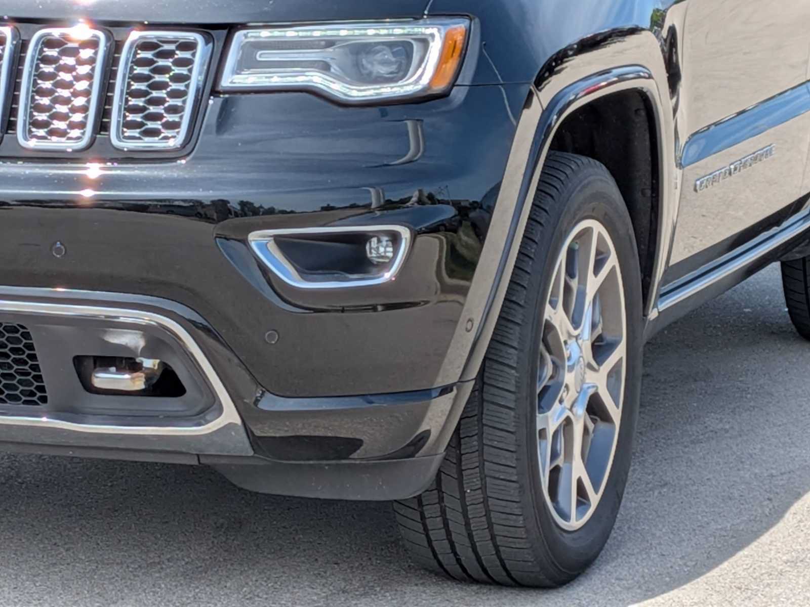Used 2019 Jeep Grand Cherokee Overland AWD/4WD image 10