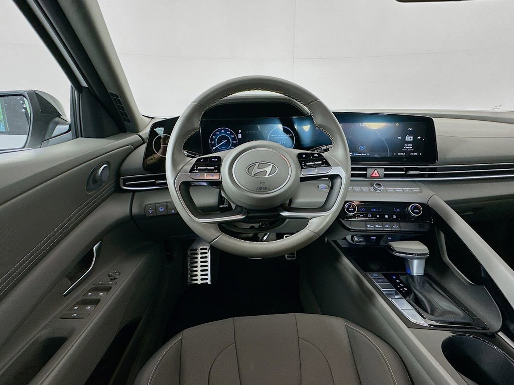 Certified 2025 Hyundai Elantra SEL image 22