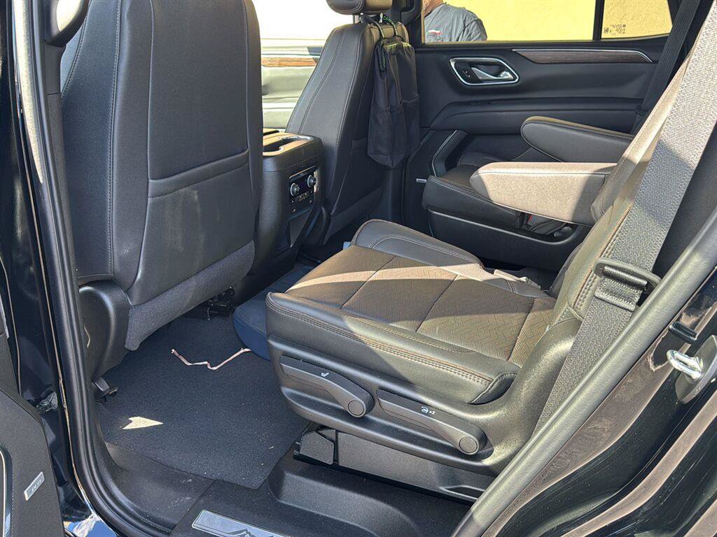 Used 2024 Chevrolet Tahoe High Country AWD/4WD image 4