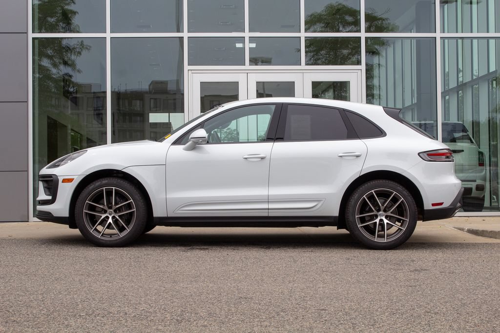 Used 2025 Porsche Macan AWD/4WD image 7