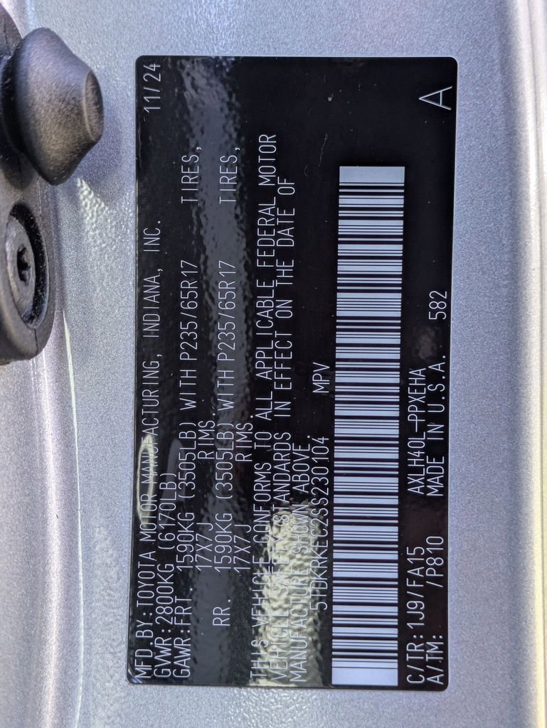 Used 2025 Toyota Sienna LE image 36