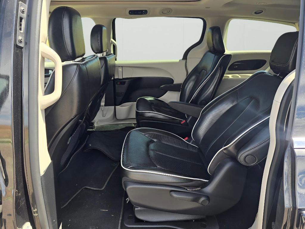 Used 2023 Chrysler Pacifica Limited image 26