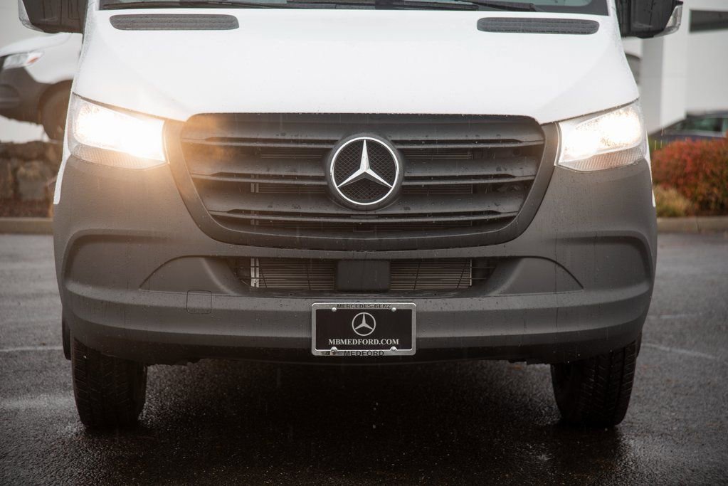 New 2025 Mercedes-Benz Sprinter 4500 image 12