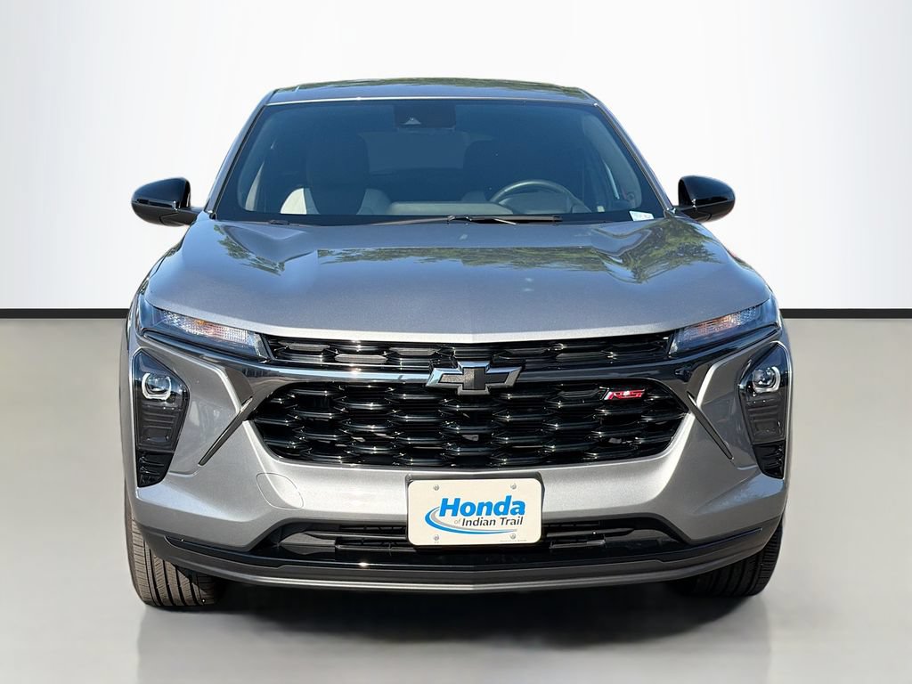 Used 2025 Chevrolet Trax RS w/ Driver Confidence Package FWD image 3