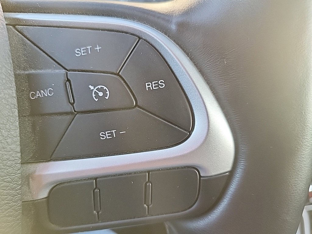 Used 2017 Jeep Compass Latitude w/ Cold Weather Group image 9