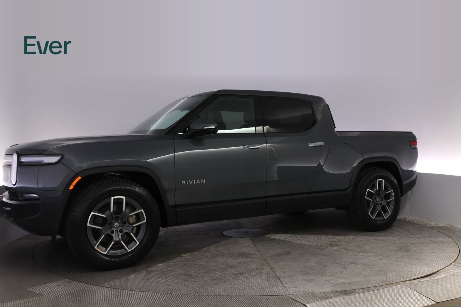 Used 2025 Rivian R1T Adventure Dual AWD/4WD image 18