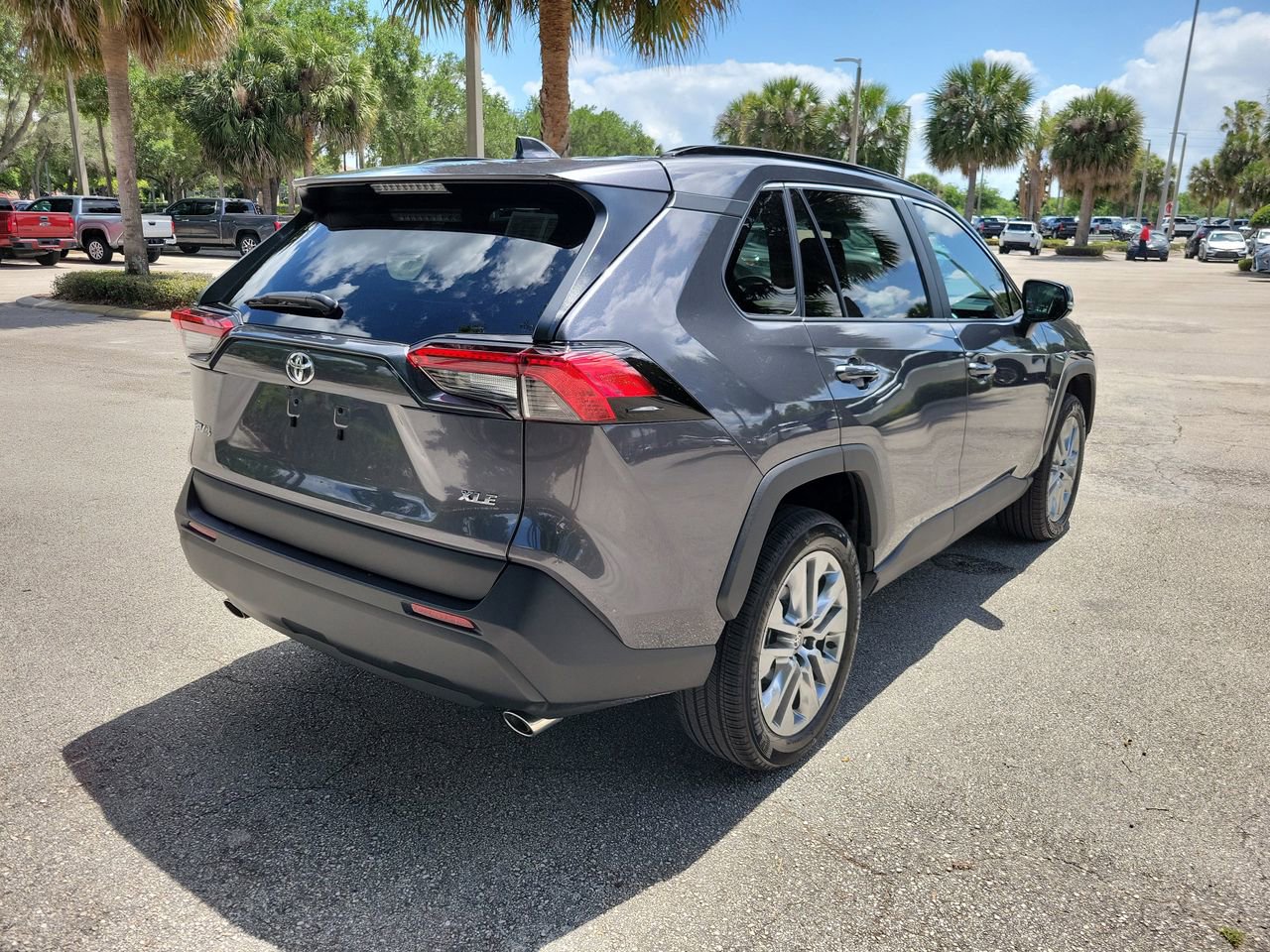 Used 2022 Toyota RAV4 XLE Premium image 2