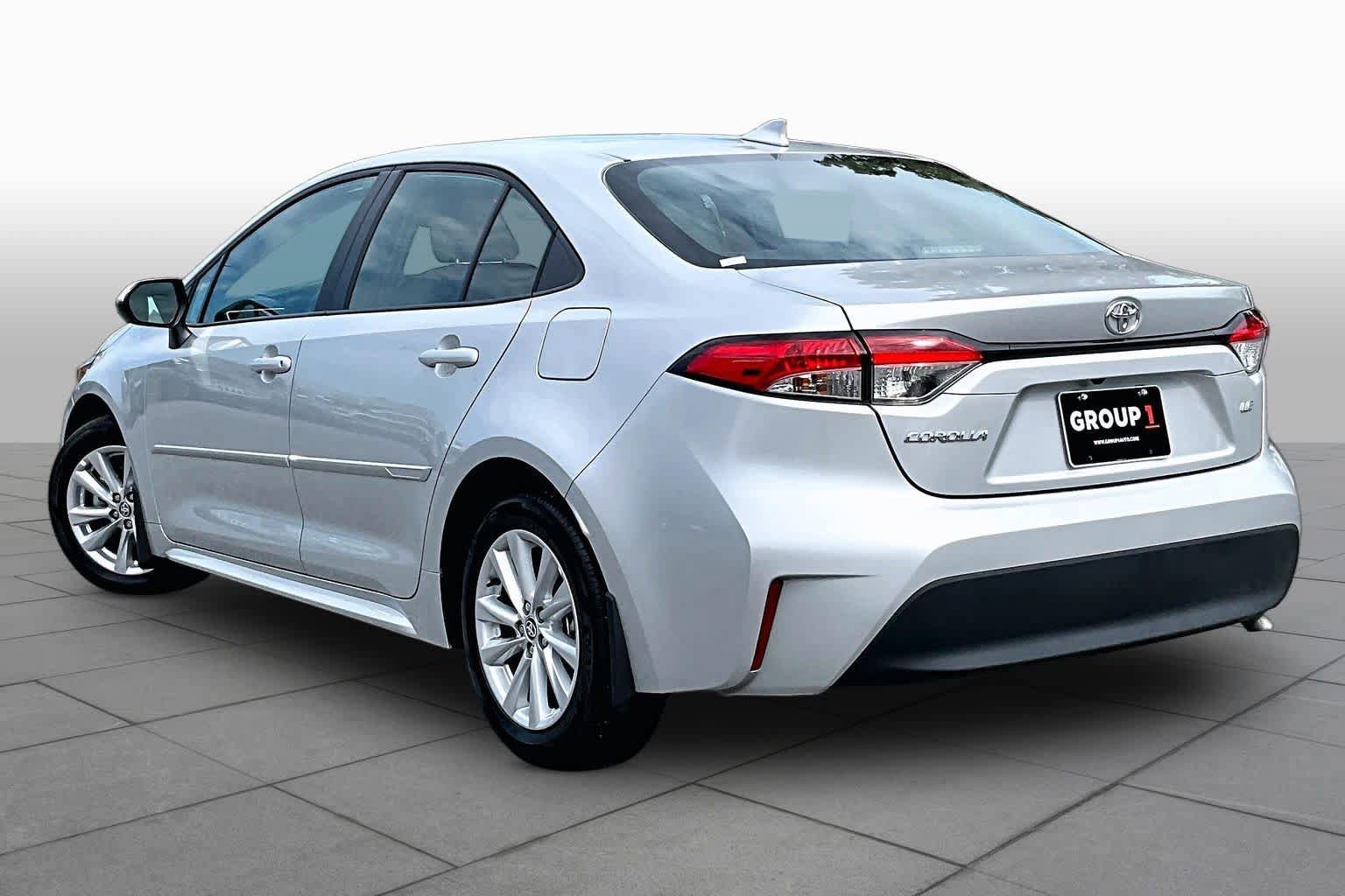 Used 2025 Toyota Corolla LE w/ LE Premium Package FWD image 12