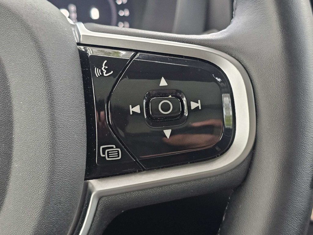 Certified 2026 Volvo XC60 B5 Plus AWD/4WD image 25