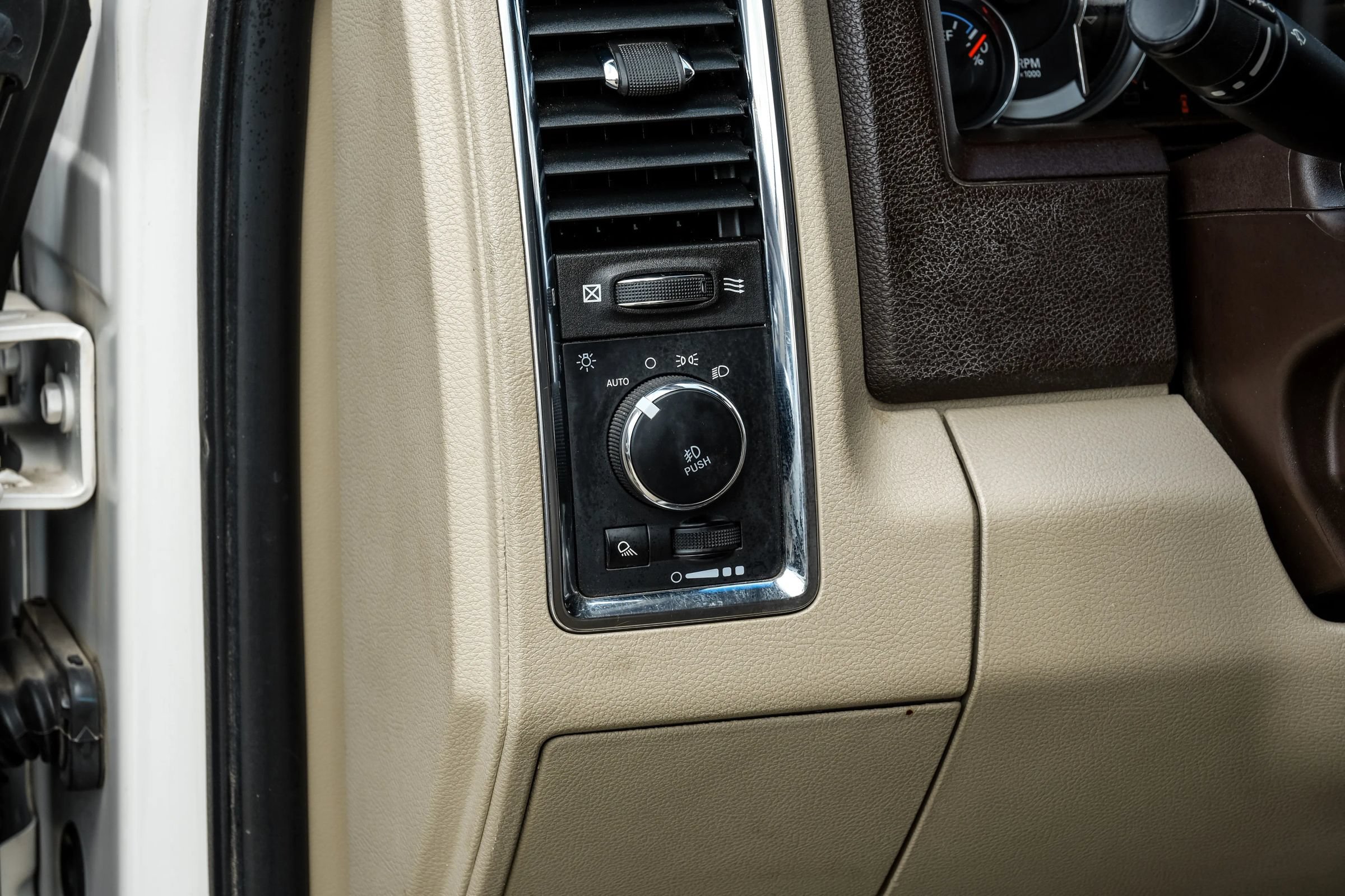 Used 2018 RAM 2500 Laramie AWD/4WD image 37