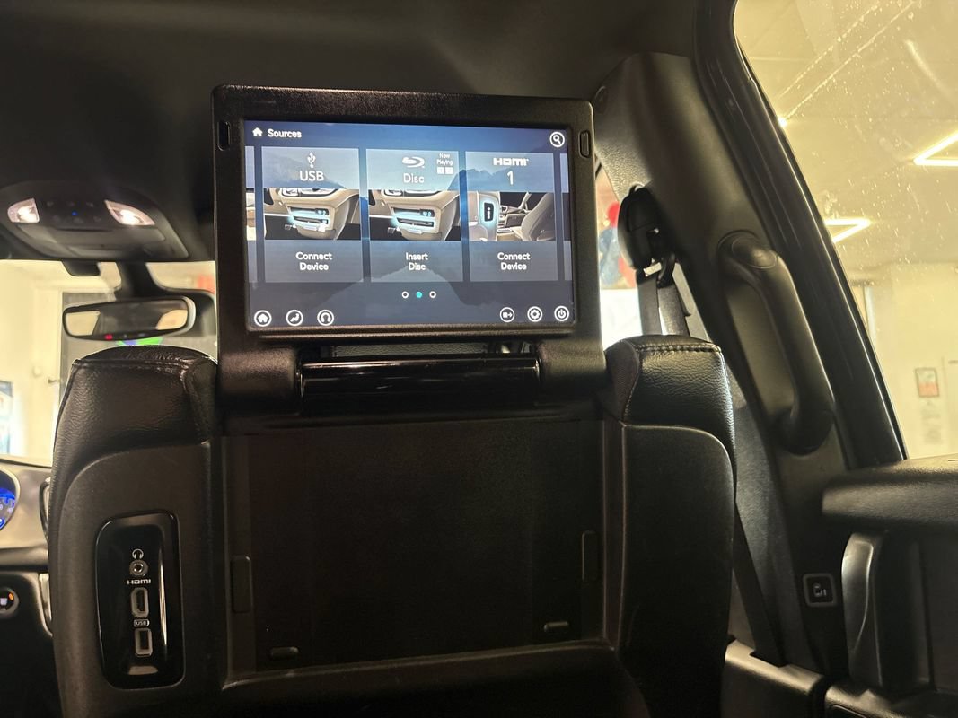 Used 2019 Chrysler Pacifica Touring-L Plus w/ Advanced Safetytec Group FWD image 18