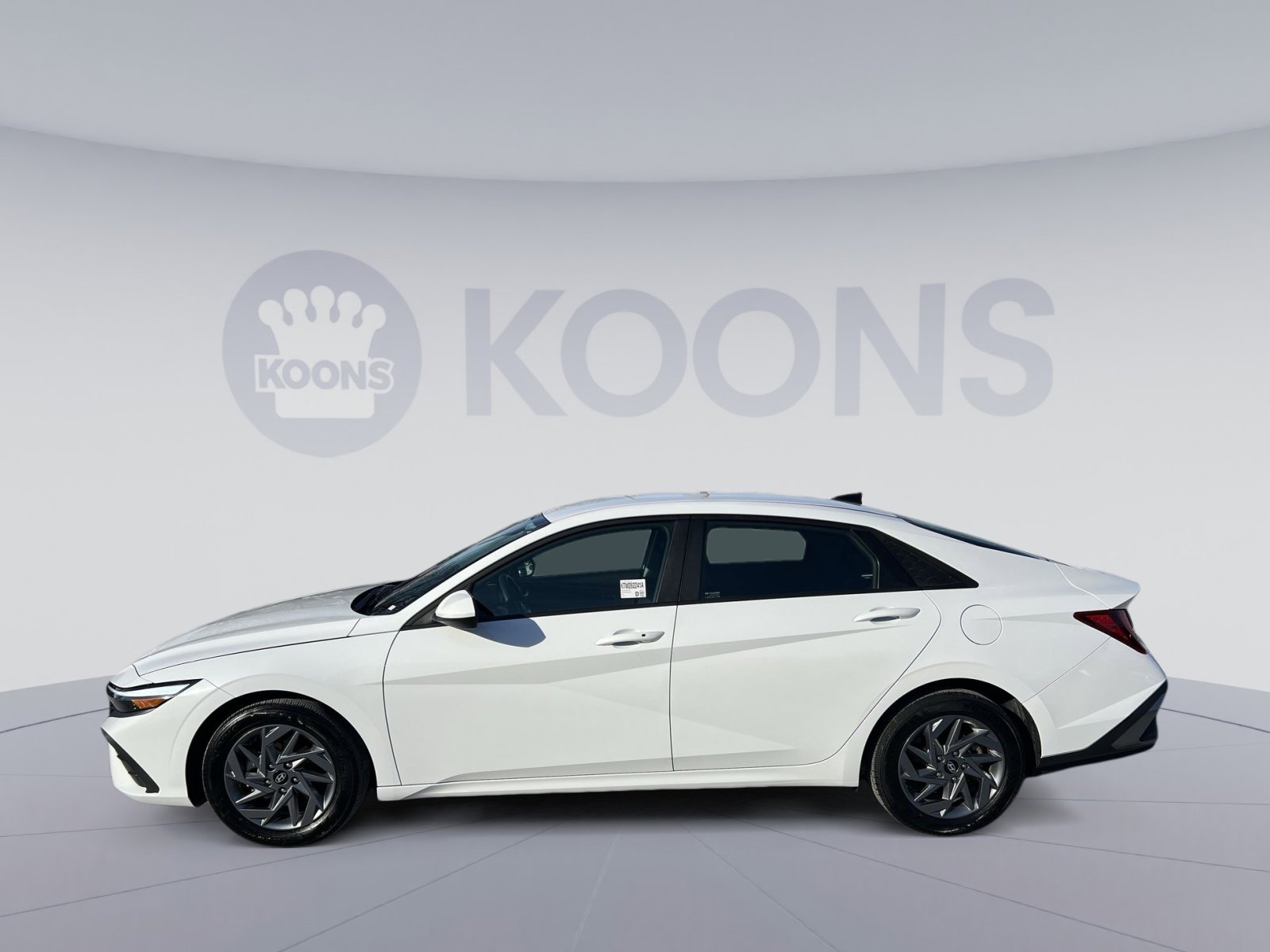 Used 2024 Hyundai Elantra SEL image 2