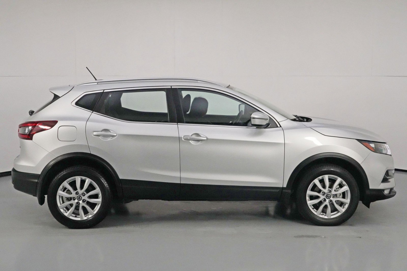 Used 2022 Nissan Rogue Sport SV image 49