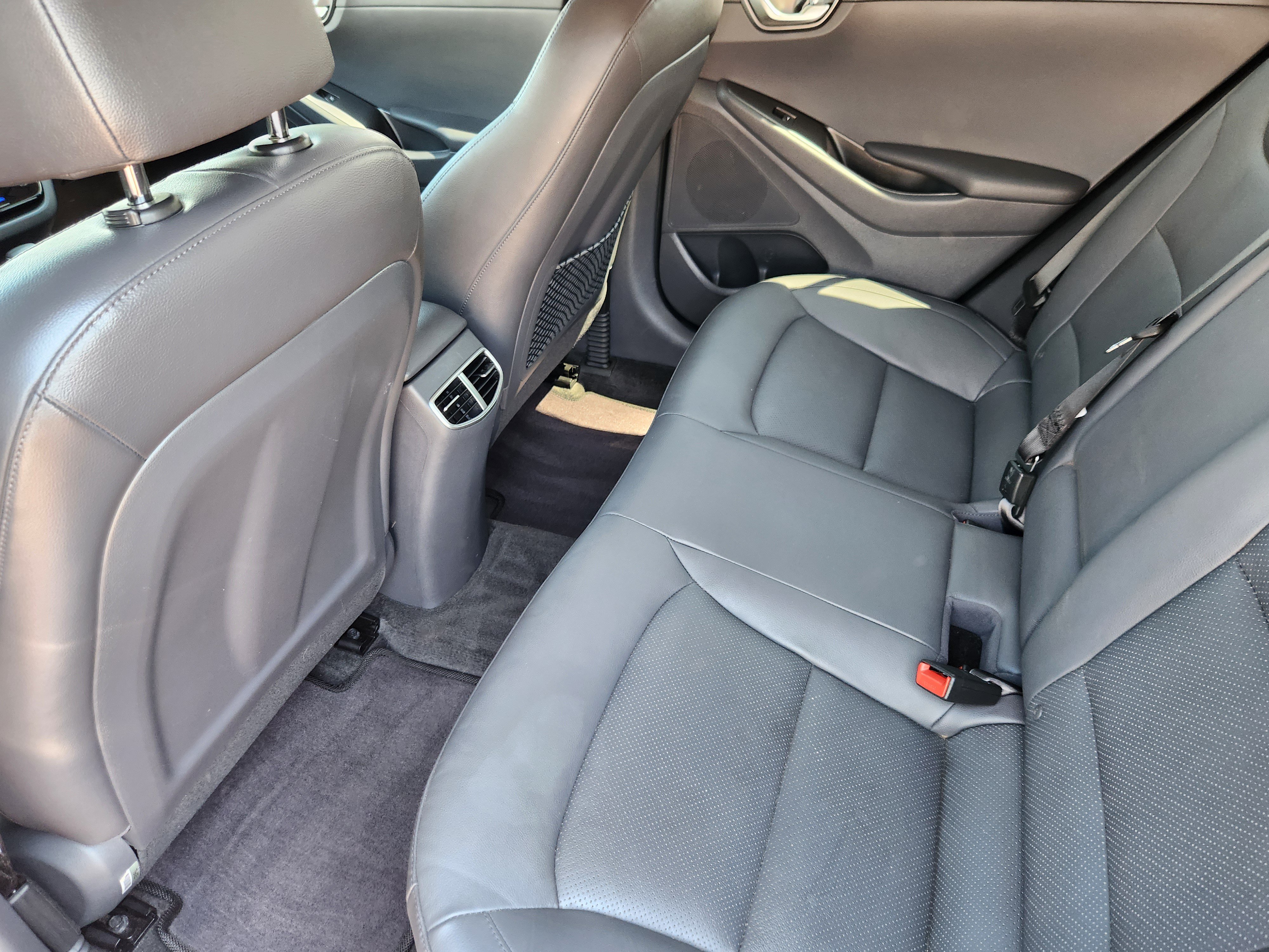Used 2022 Hyundai Ioniq Limited FWD image 10