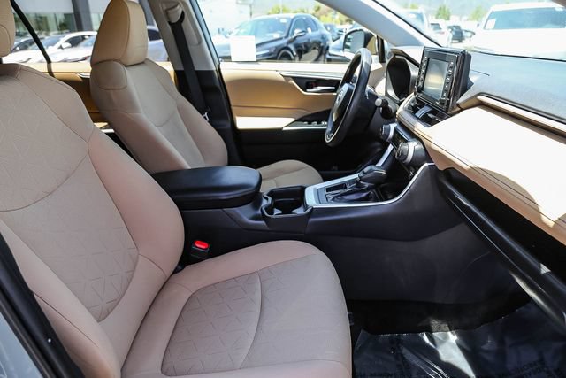 Used 2021 Toyota RAV4 XLE w/ Convenience Package FWD image 21